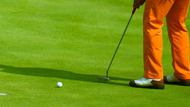 golfer putting